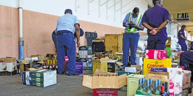 The Mozambican Tax Authority (AT) announced at a press conference this week that over 18 million meticais in revenue was recovered from seized smuggled goods in the first two months of the year.