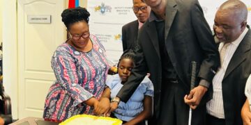 The Deputy Prime Minister of Eswatini honours Khuzulwandle Gama and Phetsile Nyatabo for their exceptional EGCSE results.