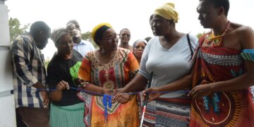Nomphumelelo Sithole with Deputy Prime Minister Thulisile Dladla during the handover of her new home in Ndzangu.