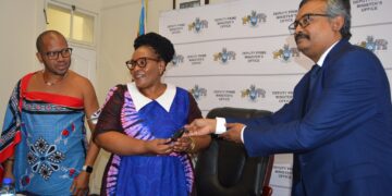 Deputy Prime Minister Thulisile Dladla receives vehicle keys from WFP's Ashraful Amin during the handover ceremony in Mbabane.