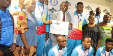 Minister Bongani Nzima presents cash rewards to Eswatini medalists for their international victories.