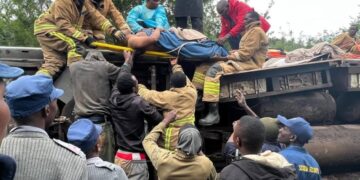 Emergency crews respond after Rovos Rail collision near Gwanda, Zimbabwe. Photo:X.com/@daddyhope