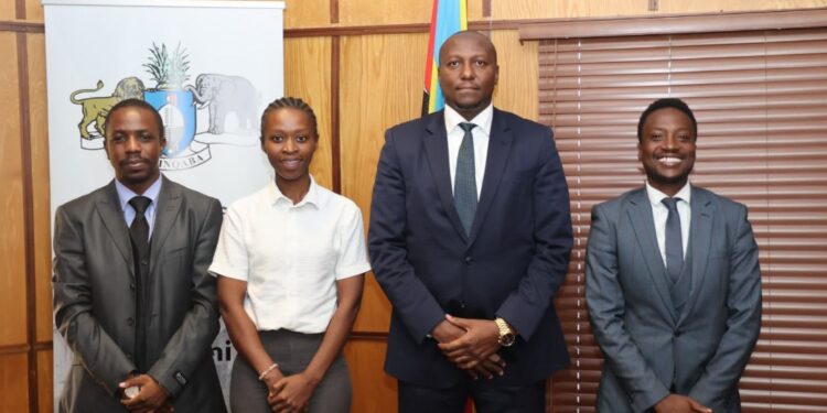 Prime Minister Russell Dlamini meets with Youth Chamber of Commerce executives to discuss economic initiatives.