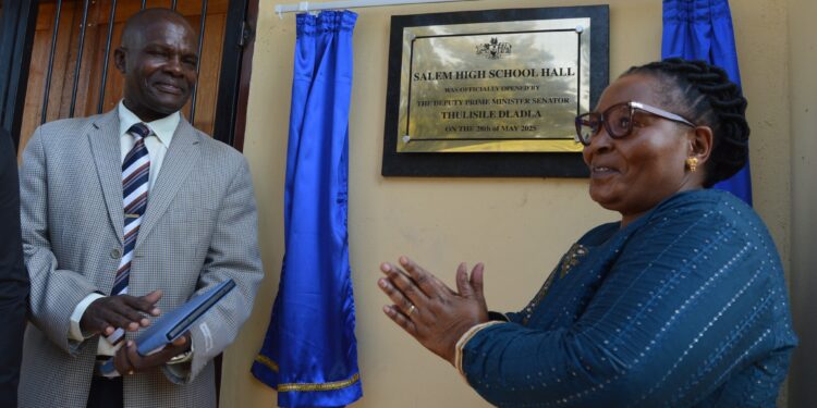 Deputy Prime Minister Thulisile Dladla unveiling the plaque to officially open the new school hall at Salem High School.