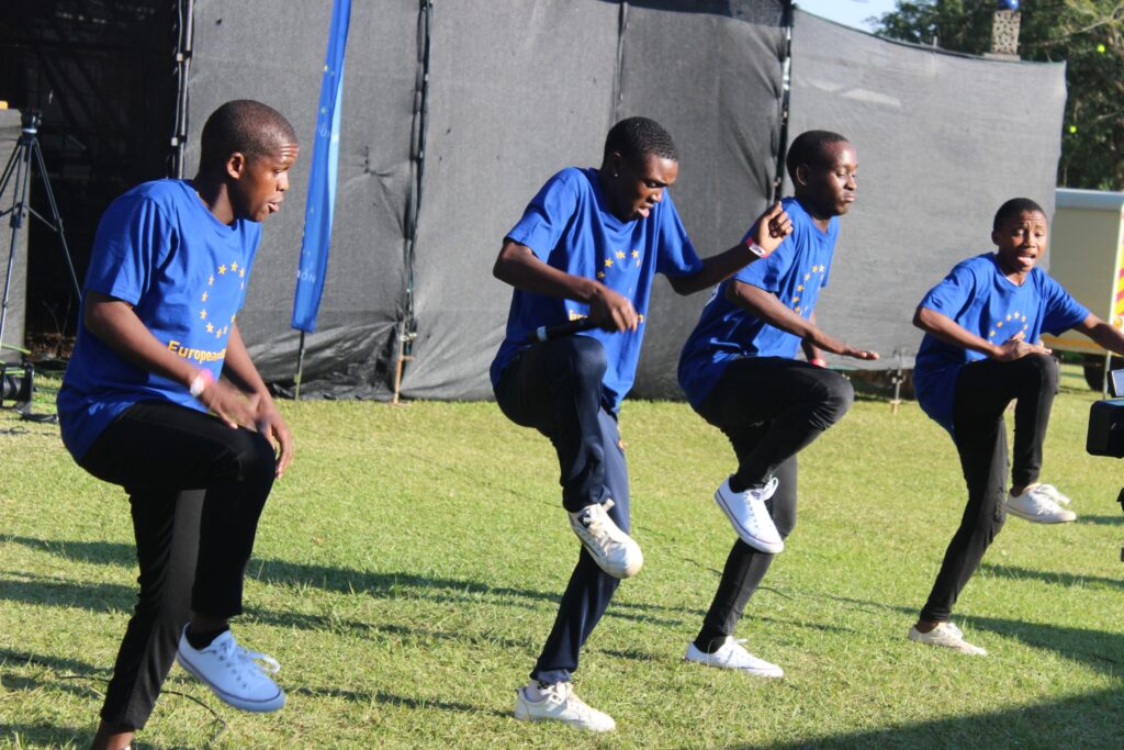 High school students from across Eswatini perform song and dance pieces at the EU Bushfire Schools Festival, celebrating youth creativity and sustainability. Malkerns, Eswatini – 20250529 – School’s Festival, Bushfire 2025. Photo: Bram Lammers / MTN Bushfire