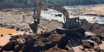 Construction crews at work on the damaged KaKholwane drainage structure as rehabilitation begins following the January floods.