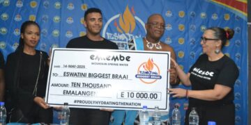 Emlembe Water Directors Jordan Lavendale and Paula Marques present a E10,000 cheque to Philani Maswati Charity Organisation Chairman Lutfo Dlamini in support of the Women’s Boxing Tournament at this year’s Eswatini Biggest Braai. Photo: Sebenzile Bhembe