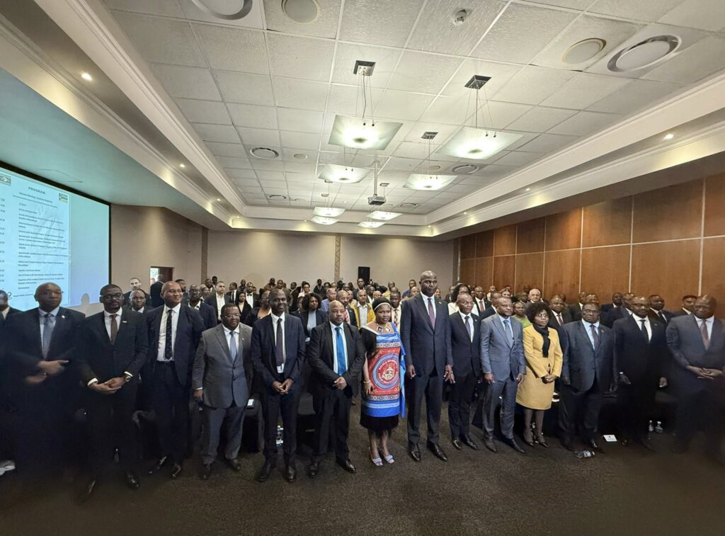 President Daniel Chapo stands with business leaders from Eswatini and Mozambique, promoting cross-border collaboration and investment.