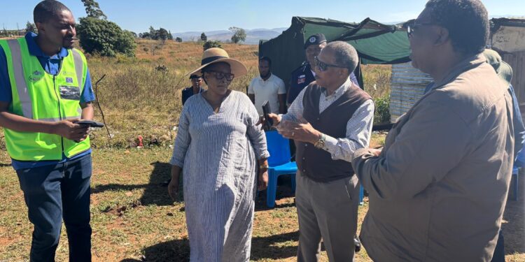 Acting Prime Minister Thulisile Dladla speaks to officials during her inspection of foot-and-mouth disease checkpoints in Shiselweni on Saturday.