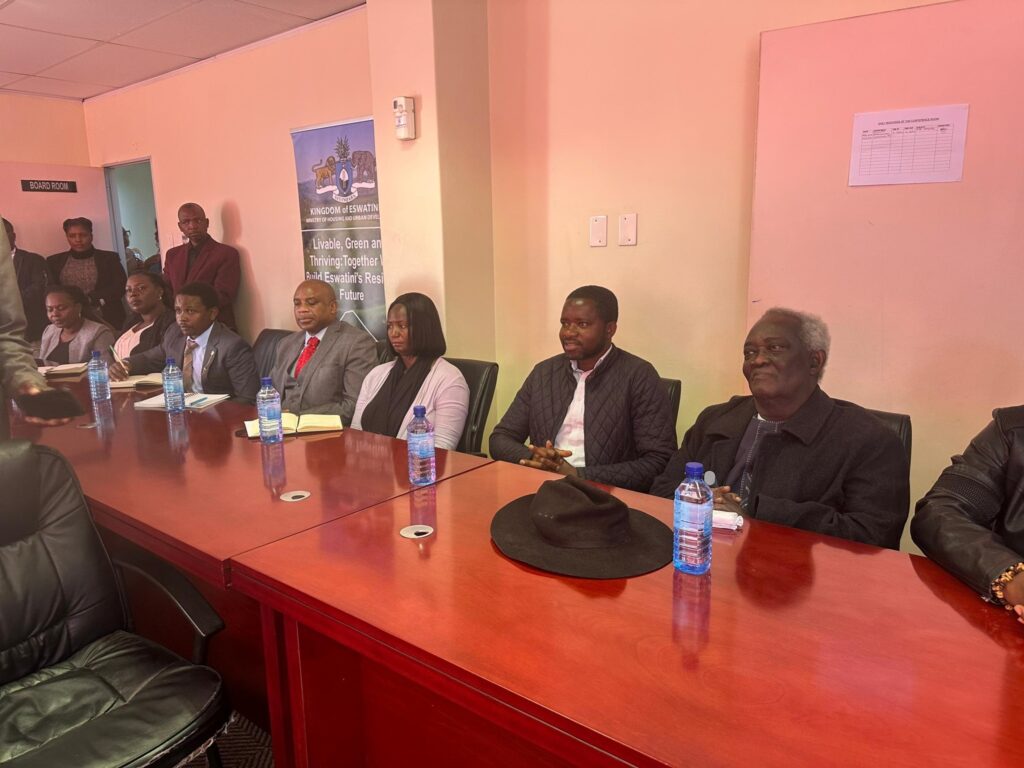 Minister S’khumbuzo Dlamini welcomes His Royal Highness Dr. Chief Chamuka VI of Zambia during a courtesy visit in Lobamba ahead of the Local Government Conference.