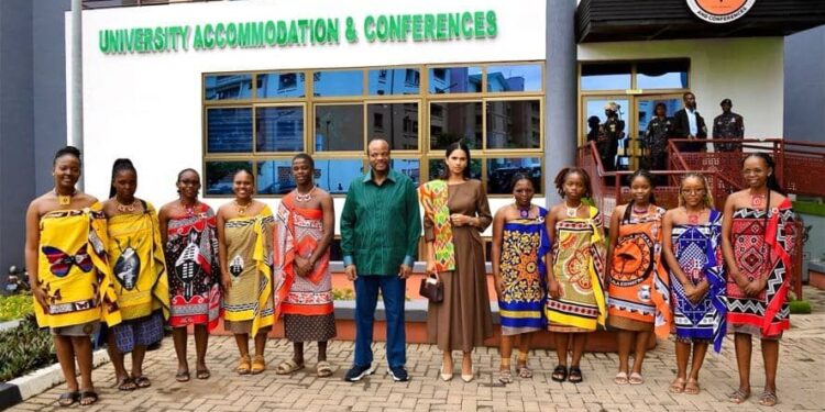 His Majesty King Mswati III and Inkhosikati LaMagongo celebrate with emaSwati students at KNUST during the King’s visit to Ghana.
