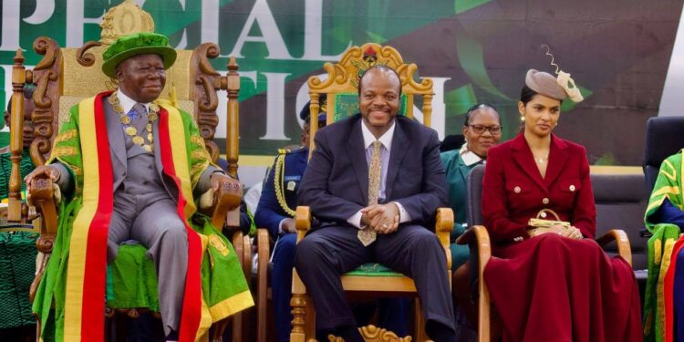 His Majesty King Mswati III and His Majesty Otumfuo Osei Tutu II, the Asantehene, share a moment alongside Her Royal Highness Inkhosikati LaMashwama during the KNUST Special Congregation on Saturday, 28 June 2025.