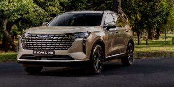 The updated Haval H6 features a bold new grille, sleek LED headlights, and black 19-inch alloy wheels. Photo: Supplied