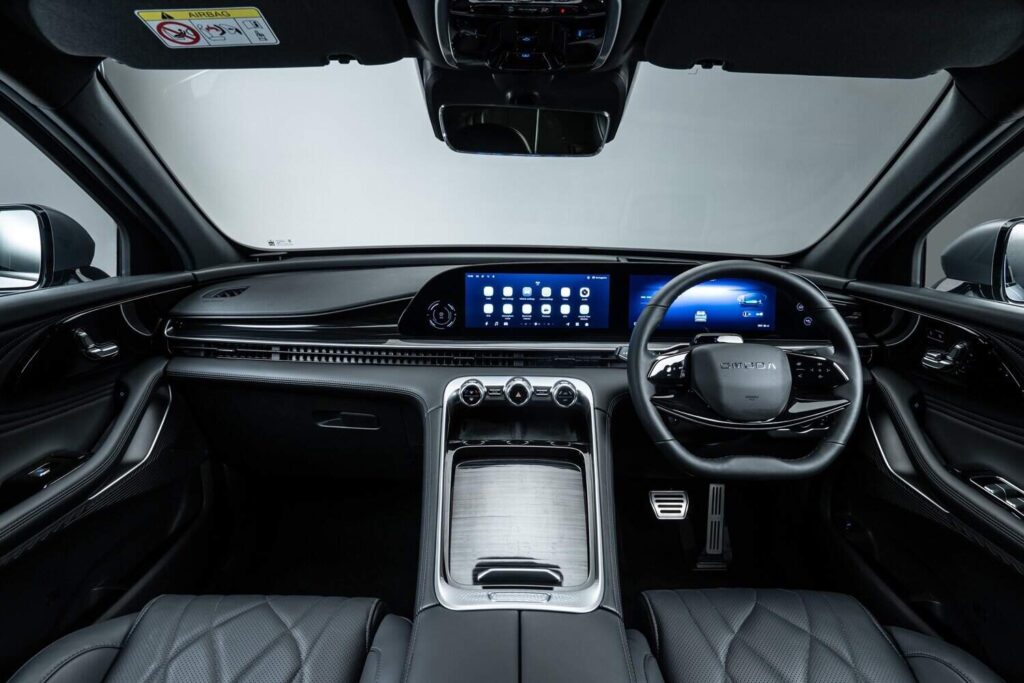 Inside the C9 SHS, the cabin appears nearly identical to its petrol-powered counterpart. Image: Omoda & Jaecoo