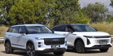 Omoda & Jaecoo has officially launched its first plug-in hybrid models in South Africa, the C9 SHS (right) and J7 SHS (left). Images: Charl Bosch