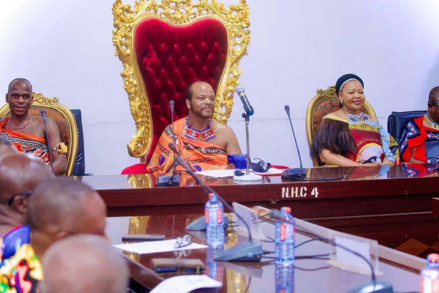His Majesty the King of Eswatini delivers an address at Ghana’s National House of Chiefs in Kumasi, accompanied by Foreign Affairs Minister Pholile Shakantu.