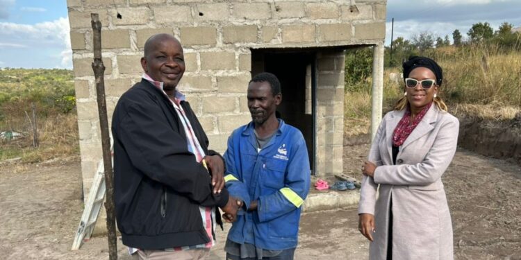 Deputy Prime Minister’s office support: Officials deliver food and essential supplies to the Vilakati family in Mphini following the tragic death of five-year-old Bandile Kwinika, while also offering condolences to the Nxumalo family in Jericho after the loss of Tifezile Gwebu.