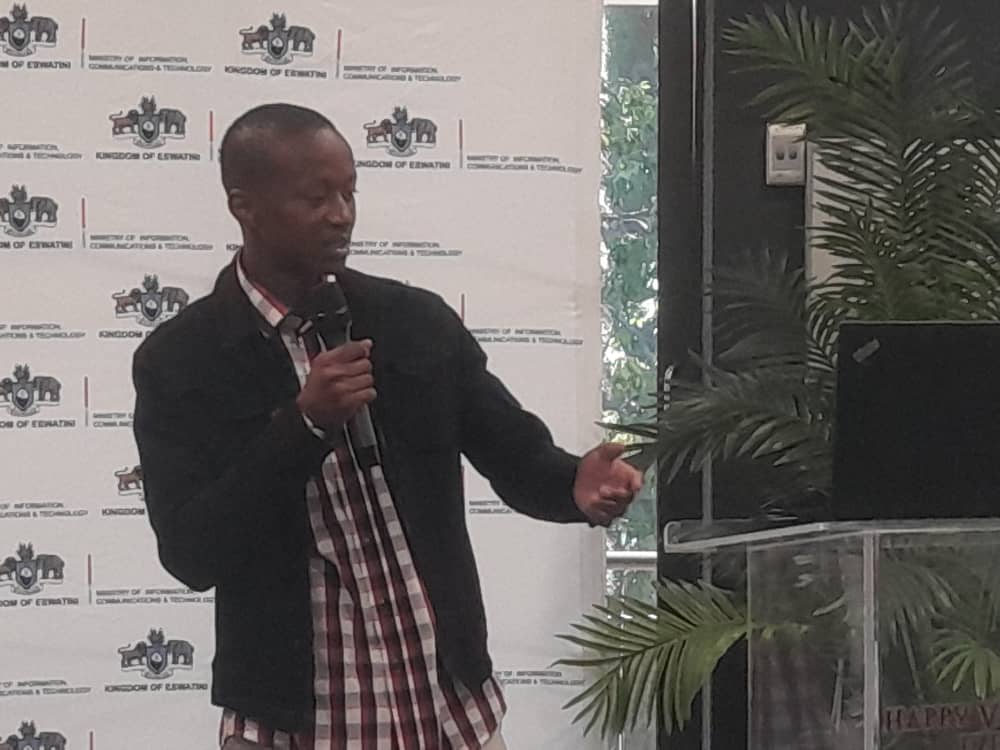Siyabonga Mabuza makes a point as he explains on the importance of AI usage.