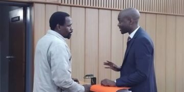 Teacher, Samukeliso Dvuba, consulting with his attorney, Sivesonkhe Ngwenya (Pic: Lindelwa Myeni)