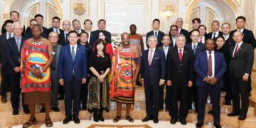 His Majesty King Mswati III pictured with Taiwanese investors and Ambassador Jeremy Liang during the Taiwan-Eswatini Business Presentation at Mandvulo Grand Hall.