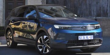 Grandland has adopted the same Bold and Pure styling language as the Mokka. Images: Charl Bosch