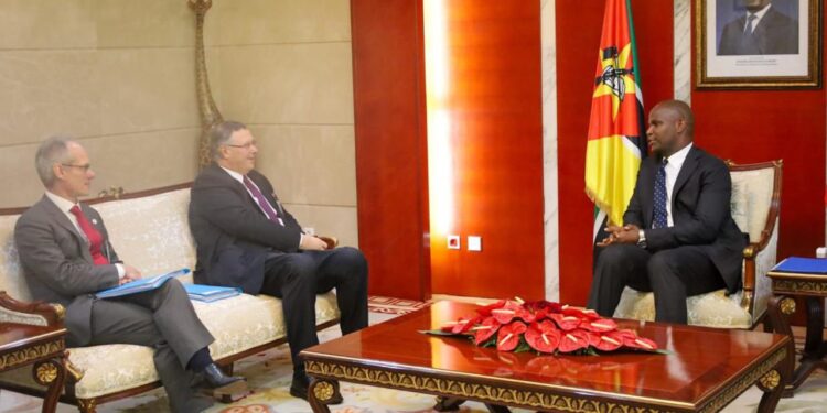 TotalEnergies CEO Patrick Pouyanné meets with Mozambique President Daniel Chapo on January 27, 2025. Photo: X/@daniel_chapo24