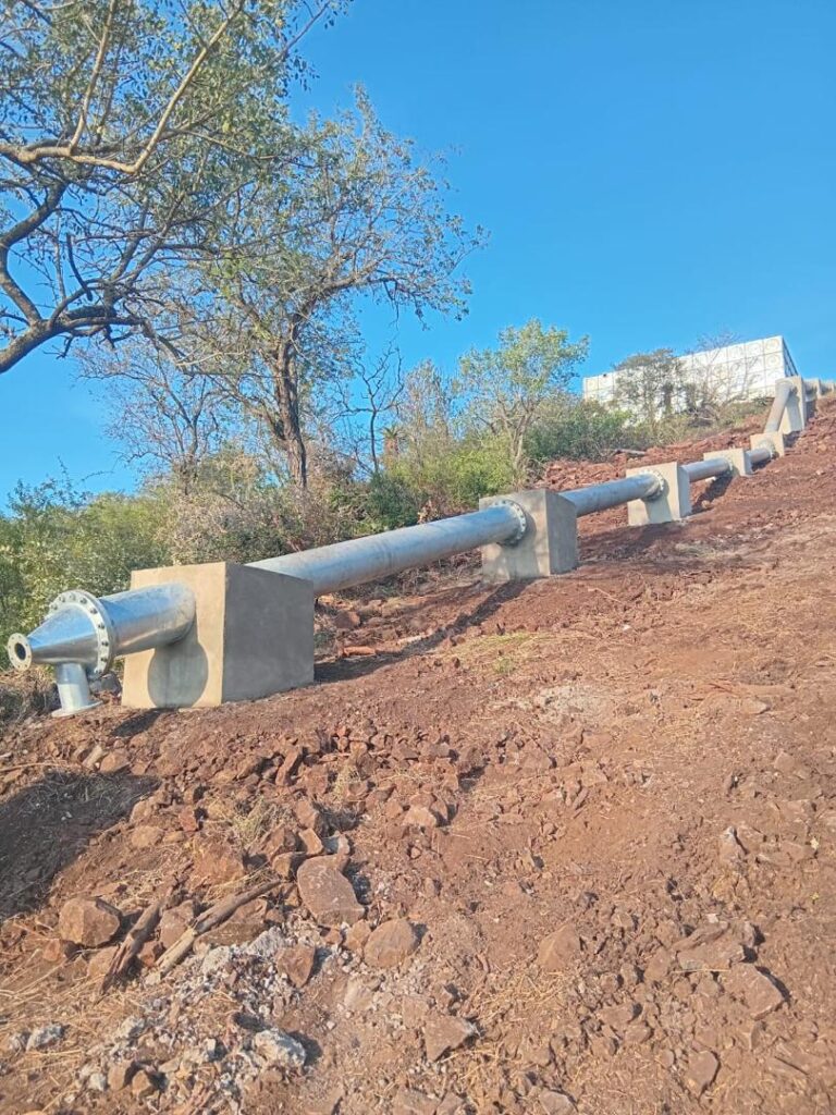 The new potable water scheme for Sinyamantulwa, commissioned by EWADE, features a solar facility and a water tank to provide clean and safe drinking water to over 3,240 residents in the remote community.