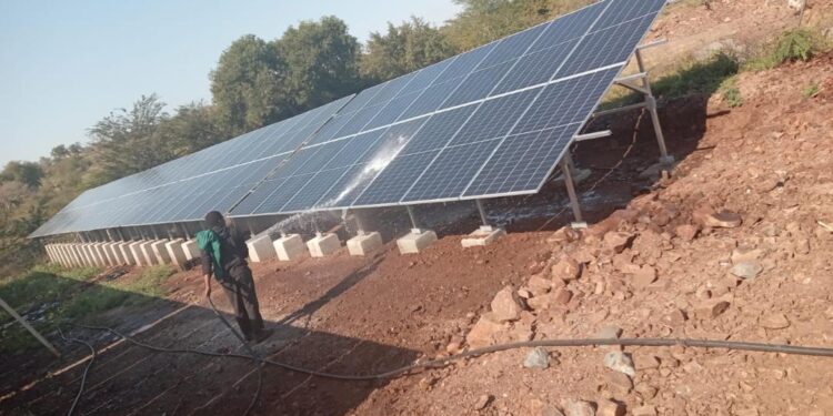The new potable water scheme for Sinyamantulwa, commissioned by EWADE, features a solar facility and a water tank to provide clean and safe drinking water to over 3,240 residents in the remote community.