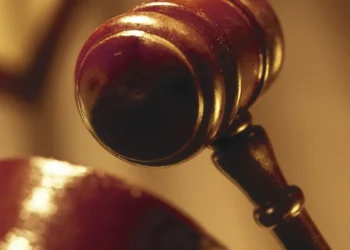 The court has decided in favour of a compensation for an elderly man who was swindled over E24 000 pension.