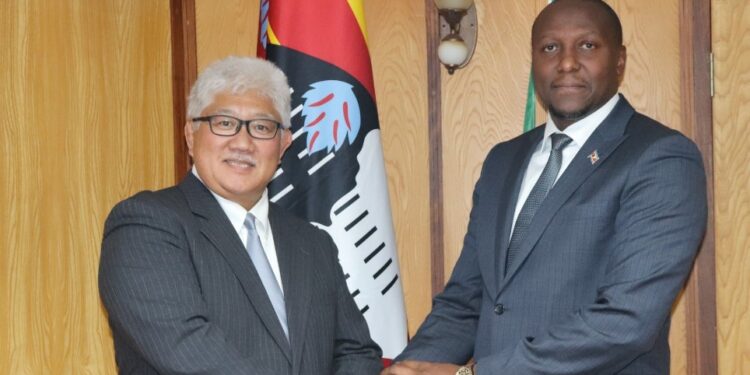 Prime Minister Russell Dlamini with ITOCHU Africa CEO Shinya Ishizuka and Texray Group Strategy Officer Alex Young during an investment meeting in Mbabane.
