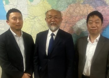 Minister-Counsellor Yasushi Naito of the Embassy of Japan meets with JICA South Africa Chief Representative Kaoru Okada and Senior Representative Taigo Sasaki during a courtesy visit to the JICA Office in Pretoria ahead of TICAD 9.