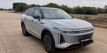 Think twice before taking on the Omoda C9 PHEV when the light turns green. Picture: Mark Jones