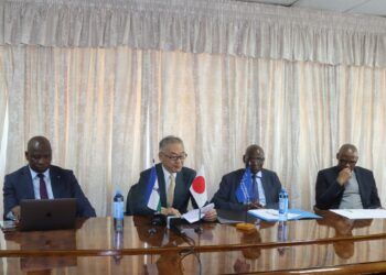 Officials from Japan, the Government of Lesotho, and WFP sign an Exchange of Notes in Maseru to support preschool feeding programmes across the country.