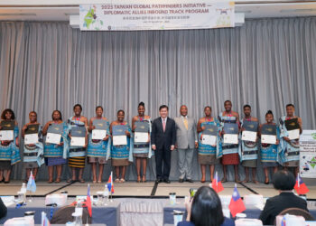 Eswatini youth leaders pose with Taiwan’s Minister of Foreign Affairs, Lin Chia-lung, during the closing ceremony of the Diplomatic Allies Inbound Track Program in Taipei.