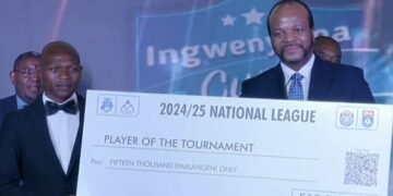 Royal Leopard striker Thokozani “Thikithi” Dlamini receives his E15,000 cheque from His Majesty King Mswati III after being named the 2025 Ingwenyama Cup Player of the Tournament.