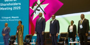 President Daniel Chapo of Mozambique meets with the African Development Bank President and Africa50 CEO during the General Assembly in Maputo.