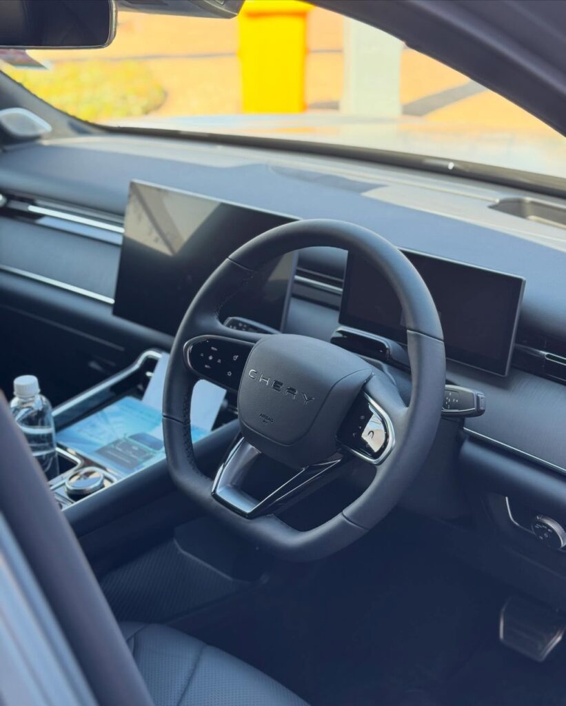 The Tiggo 9 cabin features a 15.6-inch touchscreen, digital instrument cluster, 14-speaker Sony system, and premium materials for a modern and spacious interior.