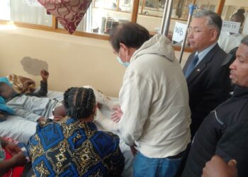 Deputy Prime Minister Thulisile Dladla and Taiwan Ambassador Jeremy Liang visiting 10-year-old Amahle Simelane at Mbabane Government Hospital after her surgery