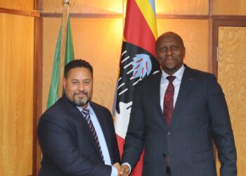 Prime Minister Rusell Mmiso Dlamini welcomes US Chargé d’Affaires Marc Weinstock at the Private and Cabinet Office in Mbabane.
