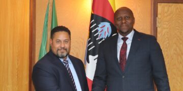 Prime Minister Rusell Mmiso Dlamini welcomes US Chargé d’Affaires Marc Weinstock at the Private and Cabinet Office in Mbabane.