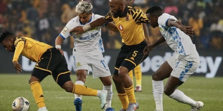 Kaizer Chiefs vs Mamelodi Sundowns during the league clash - Picture courtesy of Zamani Makautsi/Zakes Photography