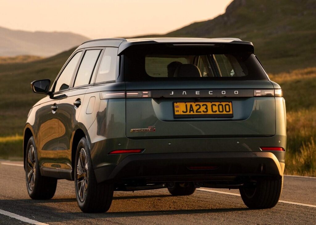 Jaecoo parent company Chery’s partnership with JLR has translated to a rear facia design similar to the Range Rover Sport. Image: Omoda & Jaecoo UK