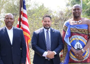 Prime Minister Russell Dlamini, US Chargé d’Affaires Marc Weinstock, and Biogas Chief Operations Officer Sbusiso Mkhawanazi during a meeting at the US Embassy in Ezulwini.