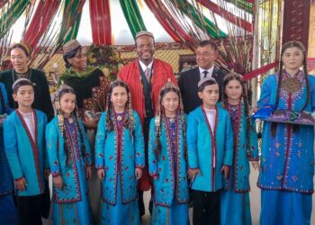 Their Majesties King Mswati III and Inkhosikati LaMotsa pictured during a cultural tour of the Turkmenistan and Uzbekistan National Days Exhibition in Awaza.