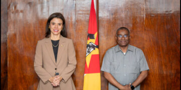 U.S. Embassy Business Manager Abigail L. Dressel meets with Mozambique Health Minister Ussene Isse to announce the donation of Lenacapavir for HIV prevention.