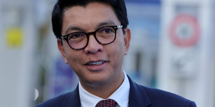 Madagascar's President Andry Rajoelina, seen here in June, has dissolved the governmentImage: Patrick Aventurier/ABACAPRESS/IMAGO