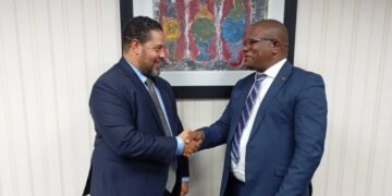 Minister of Commerce, Industry and Trade Manqoba Khumalo shakes hands with U.S. Chargé d’Affaires Marc Weinstock after trade talks. Photo: U.S. Embassy Eswatini