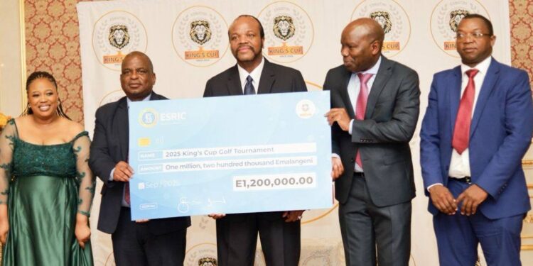 His Majesty King Mswati III receives a E1.2 million sponsorship cheque from ESRIC officials in support of the 2025 King’s Cup Golf Tournament.