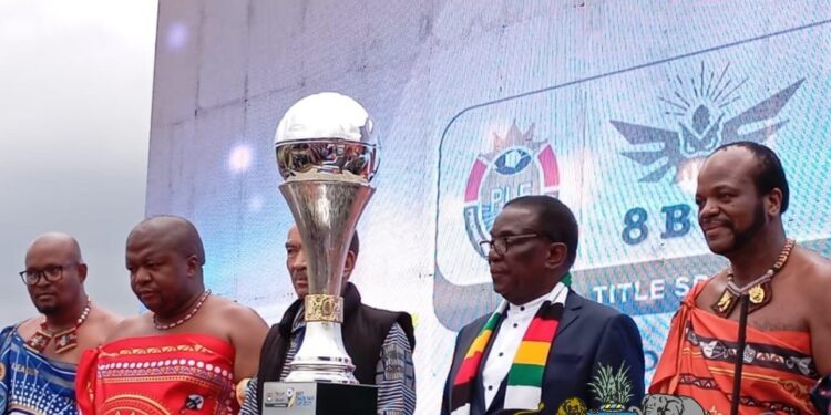 His Majesty King Mswati III joined by Zimbabwe President Emmerson Mnangagwa, former Botswana President Ian Khama, former South African President Jacob Zuma and other dignitaries as they receive the 8Bet Trade Fair Cup trophy during the opening of the Eswatini International Trade Fair at Mavuso Sports Centre.