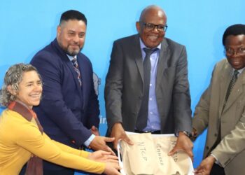 U.S. Embassy Chargé d’Affaires Marc Weinstock handing over the donated vehicles to Principal Secretary Khanyakwezwe Mabuza.